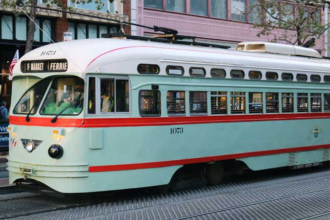 Im Retro-Stil durch San Francisco: Straßenbahnen